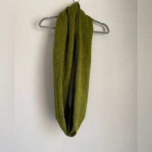 Casa De Alpaca handmade in Ecuador green infinity loop scarf alpaca Lana blend